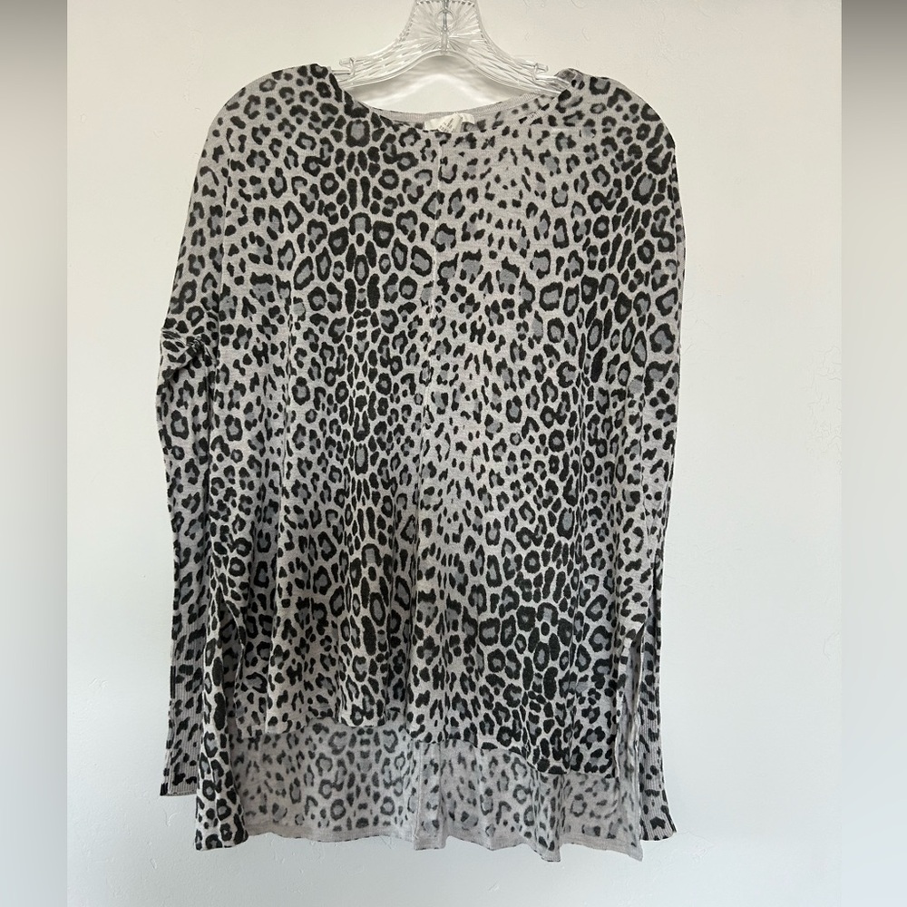 H&M Women’s leopard print long sleeve tunic/sweater